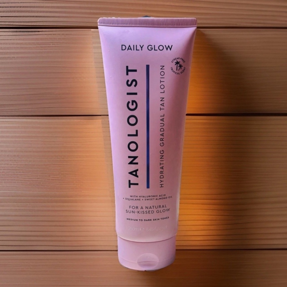 New Tanologist Daily Glow Gradual Body Tan Lotion (Dark/Med)